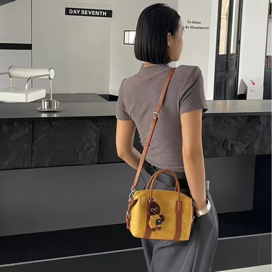 Free shipping designer bag 2025 Minimalist Boston Retro Handbag New Trendy Versatile Bag Fashion Bowling Ball Pillow Shoulder Bag Crossbody Bag