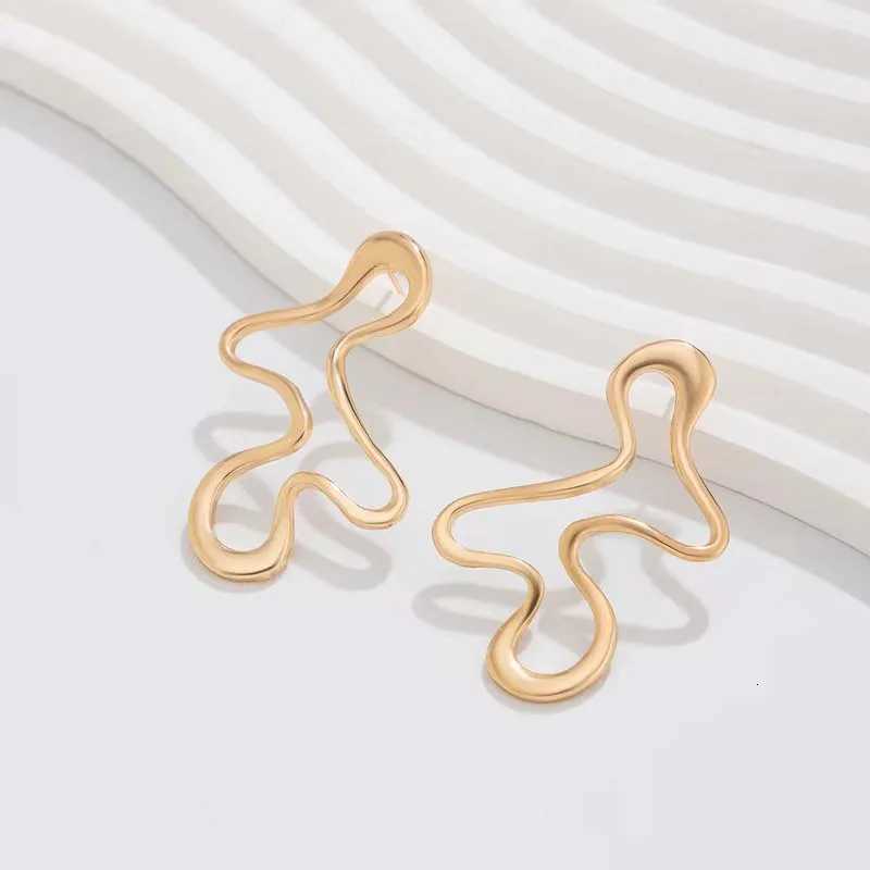 Minimalist Metal Irregular Hollow Pendant Earrings For Women Punk Gold Color Geometric Statement Earring Charm Ear Jewelry XJ250722