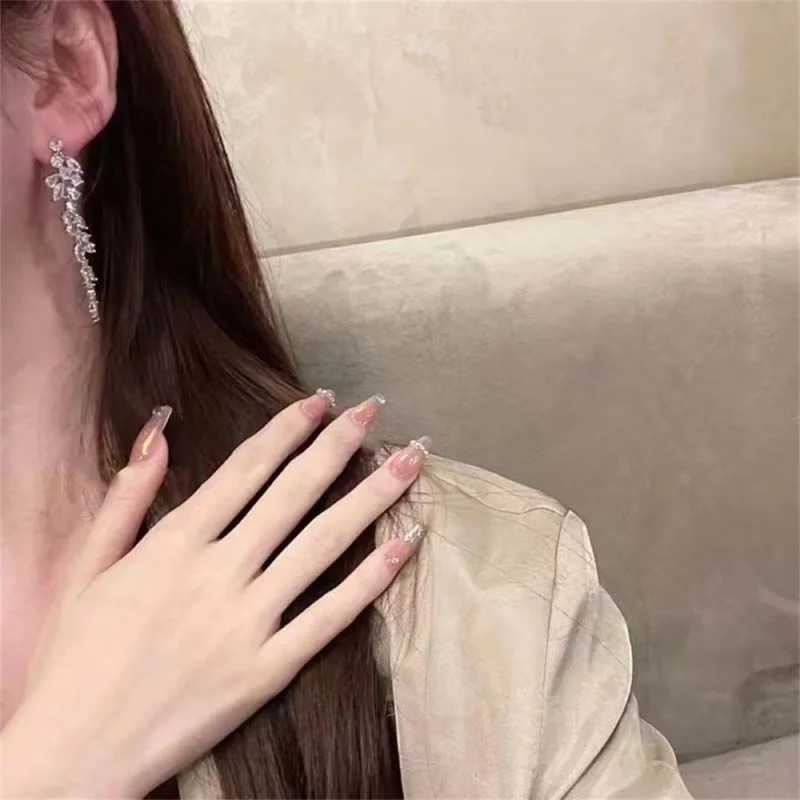 2023 New Silver Male Zircon Tassel Long Earrings For Women Shiny Crystal Wedding Statement Drop Earring Party Jewelry Gift XJ250722