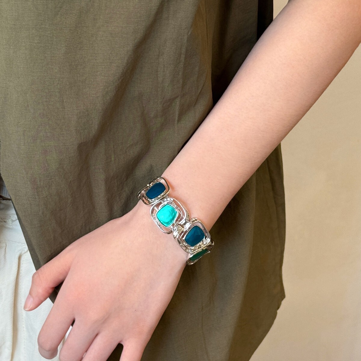 Oil Drip Hollow Geometric Elastic Bracelet Light High-End Feel Unique Design Hand Jewelry for Women - view 4