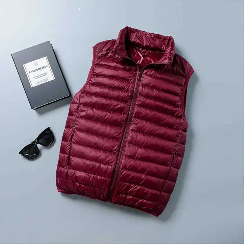 High Quality Man Duck Down Vest Coat Ultralight Sleeveless Windproof Waistcoat Portable Puffy Jackets for Men W250722
