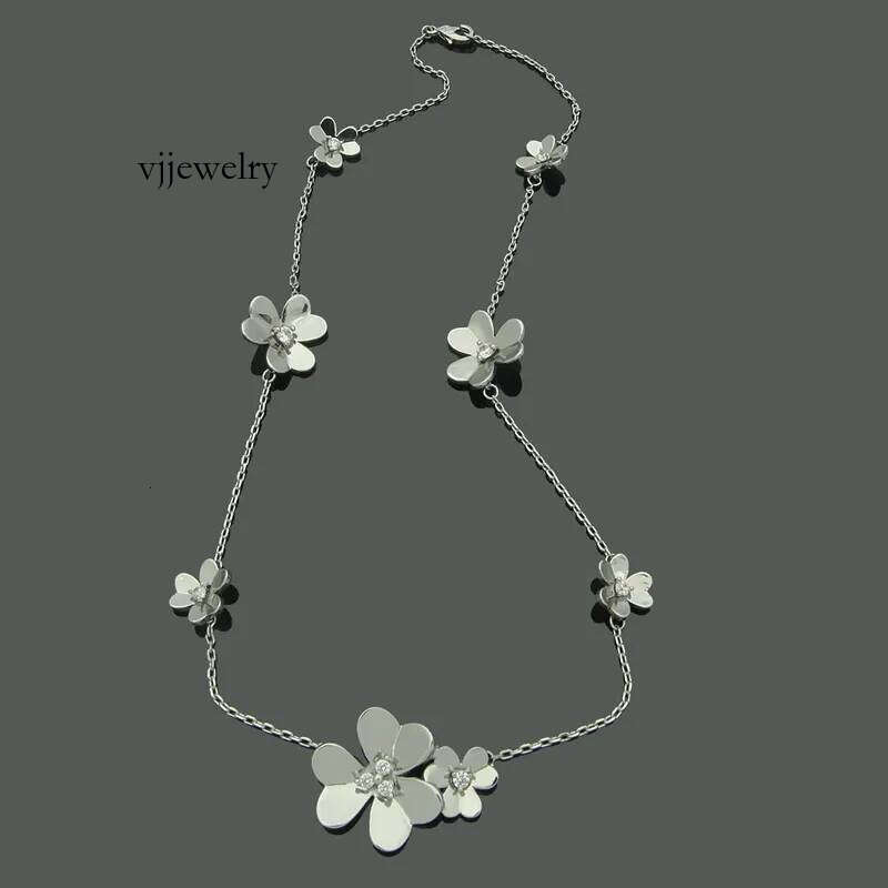 Elegant Letter Flower Titanium Steel Necklace MicroInlaid Zircon er Pendant with Gift Box Z250910
