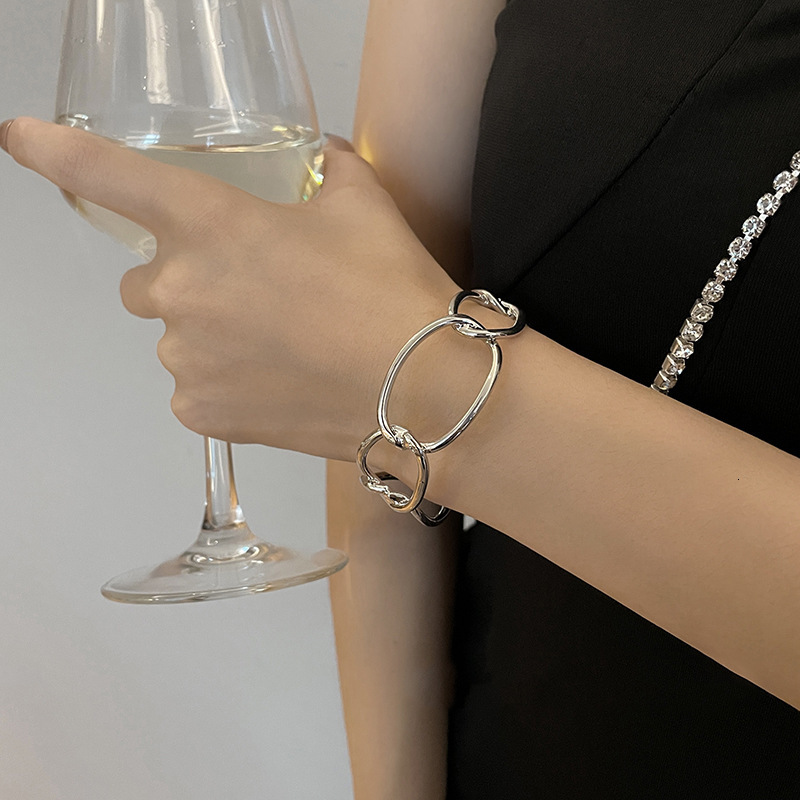 Minimalist Style Hollow Chain Open Simple Fashion Design Bracelet Elegant High-end Sense Jewelry for Women