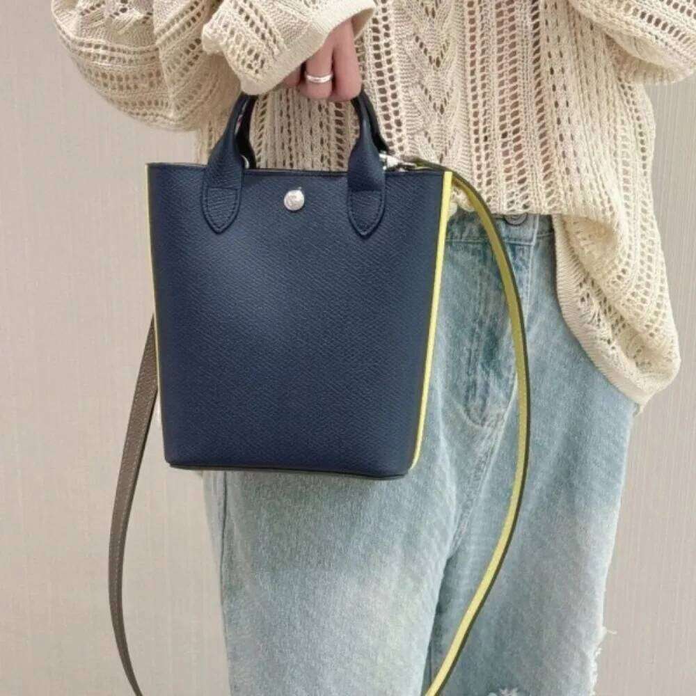 high-quality new cowhide mini tote bag, color blocking and contrasting handbag, hand-held bucket, women's bag