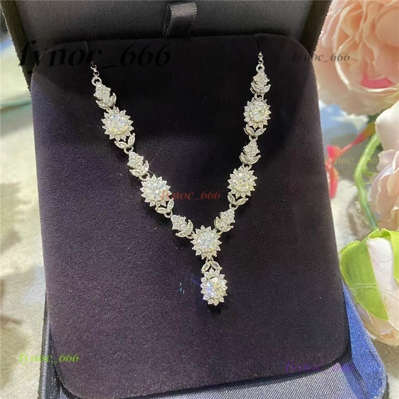 Womens Fashion Moissanite Pendant Necklace with Diamond Neck Chain Versatile Water Drop Design for Evening Wear