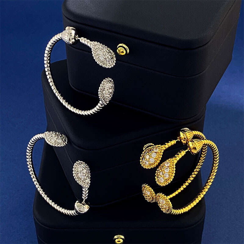 Large Circle Water Drop Fashionable Elegant C-shaped Studs Light Exquisite Celebrity Style Earrings for Women