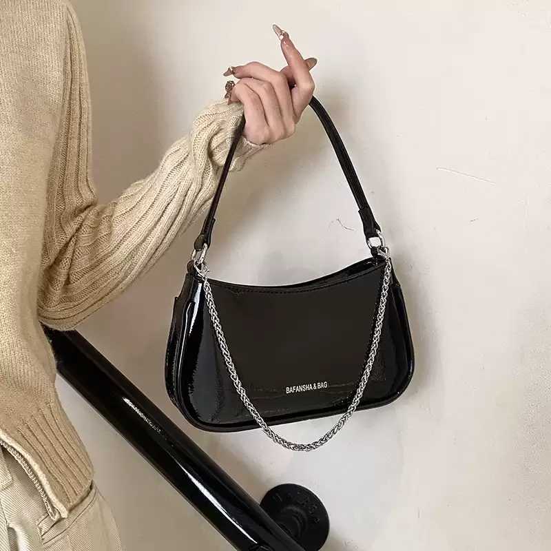 Trendy Retro Burgundy Shoulder Crossbody Bag Womens Glossy Patent Leather Chains Underarm Pack 2025 Simple Commuting Handbags XJ250704