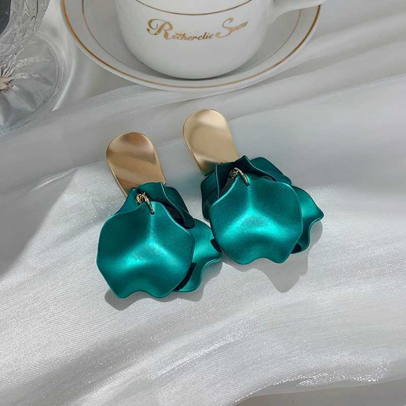 Stylish Multicolored Flower Earrings For Women Delicate Petal Tassel Stud Earring Temperament Everyday Party AccessoriesXJ250722