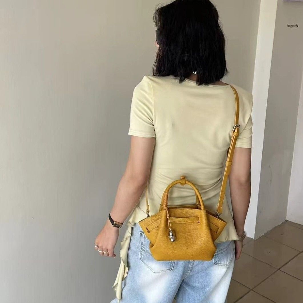 Free shipping designer bag 2025 New Fashion Lychee Pattern Cloud Dumpling Bag Niche Basket Fashion Shoulder Bag Crossbody Bag Women S Bag Versatile Ba
