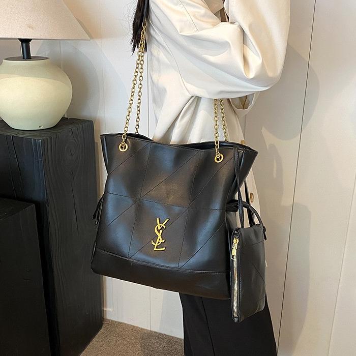 Designer Bag Shoulder Bag Luxury Bag Purse Tote Classic Logo Women's Tramp Bag High Quality Leather Large Capacity Crossbody Black Shopping Handb