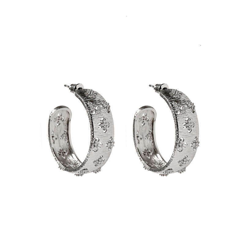 56Unique Exaggerated Accessories 2021 New Brushed Surface Hollow Four-Leaf Flower Inlaid Dia Earrings Trendy