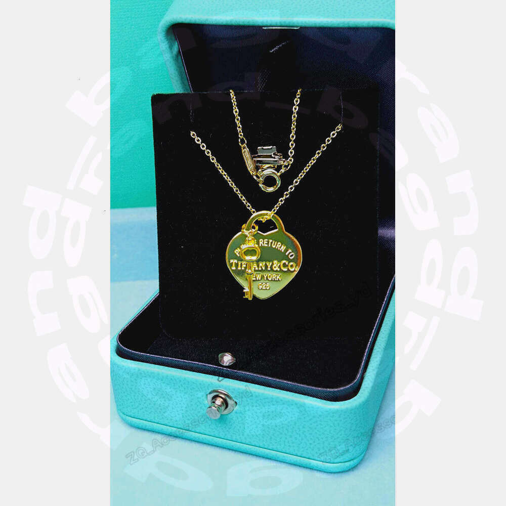 tiffsny Jewlery Designer Jewelry Returnto Necklace Sterling Silver 925 T and Co Finely Crafted Elegant Luxury Style Romance and Commitment tifanyly Pendant ee3