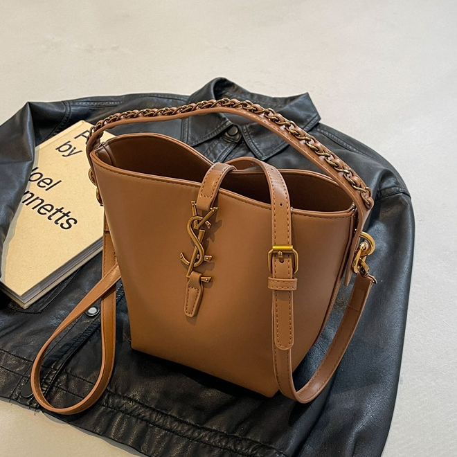 High Capacity Luxury Designer Bags Handbags High Quality Shoulder Bags Fashionable Underarm Bags Crossbody Bags Designer Women's Bags Metal Walle