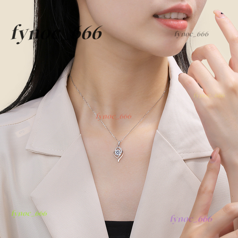 S925 Silver D-color Heart-shaped Ocean Moissanite Necklace with a Simple Design Collarbone Chain