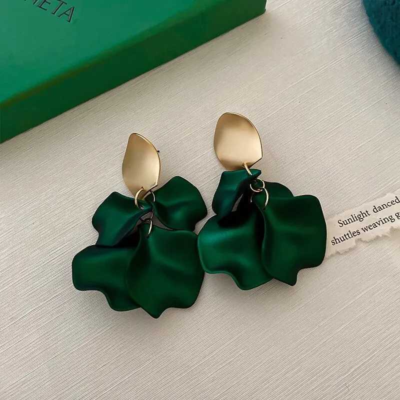 Stylish Multicolored Flower Earrings For Women Delicate Petal Tassel Stud Earring Temperament Everyday Party AccessoriesXJ250722