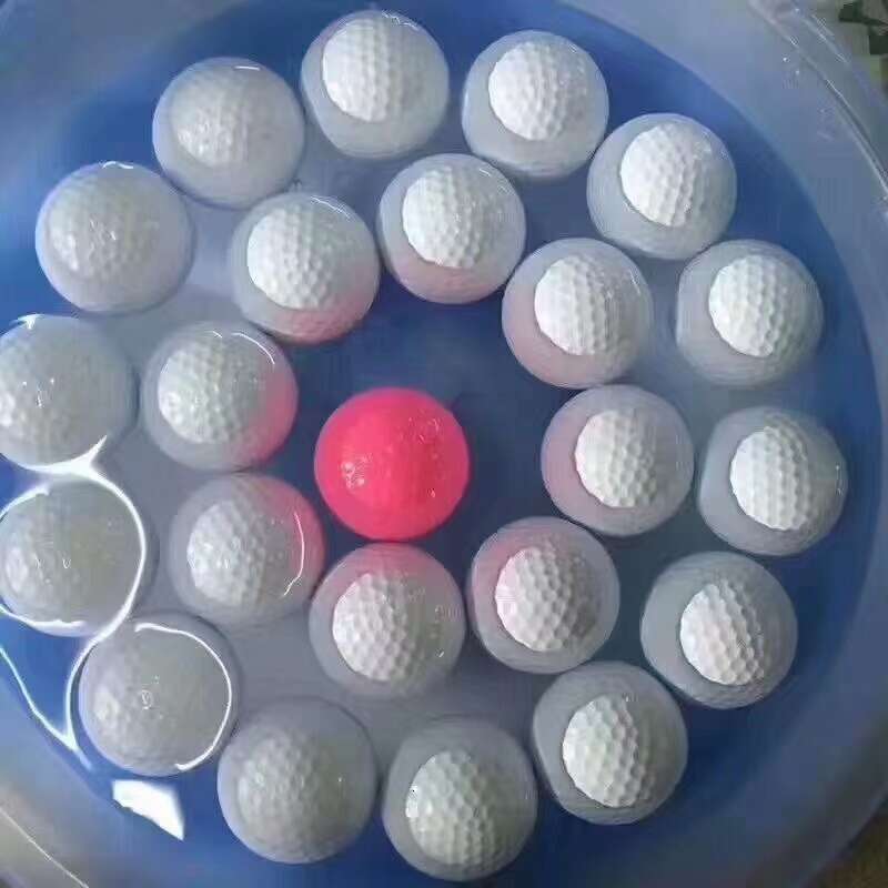 Golf balls can float on the water surface. Practice with two layers of float balls with a diameter of 42 in a box of 10
