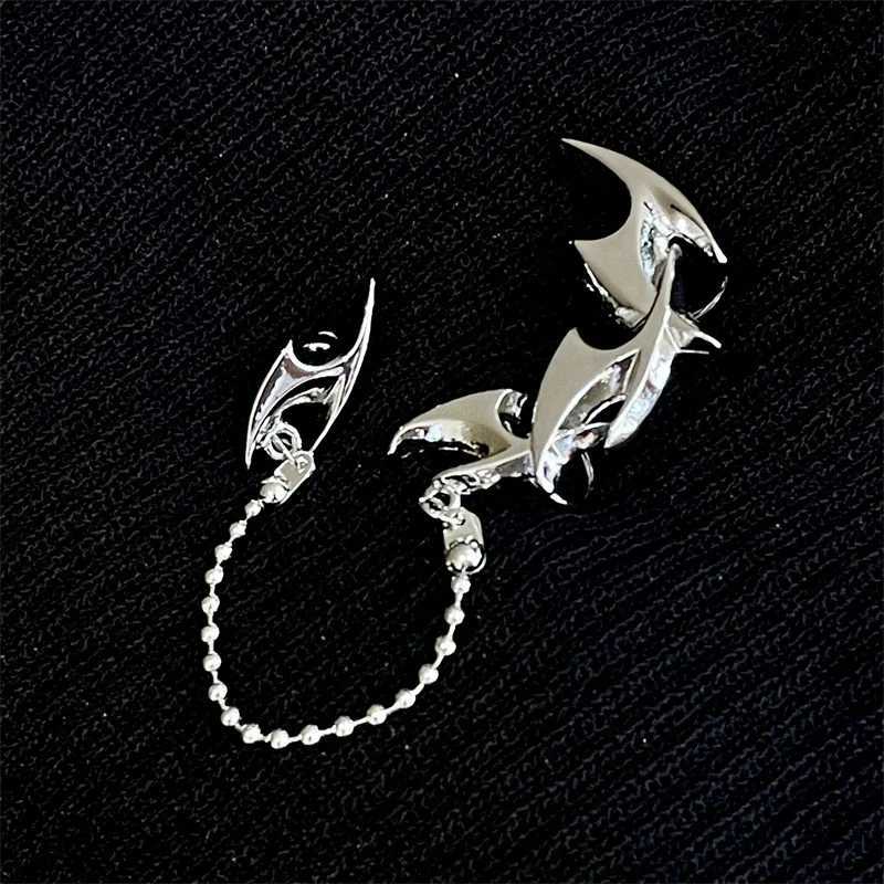 Vintage Punk Silver Color Metal Dart Ear Clip Earrings for Women Men Trend Irregular Tassel One-Piece Ear Clip Jewelry XJ250722