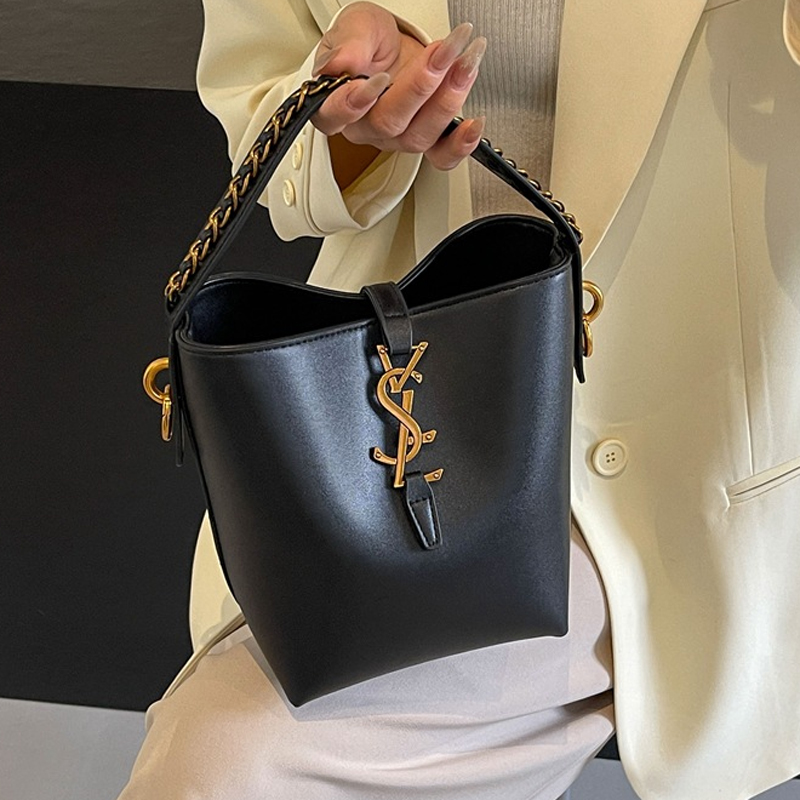 High Capacity Luxury Designer Bags Handbags High Quality Shoulder Bags Fashionable Underarm Bags Crossbody Bags Designer Women's Bags Metal Walle
