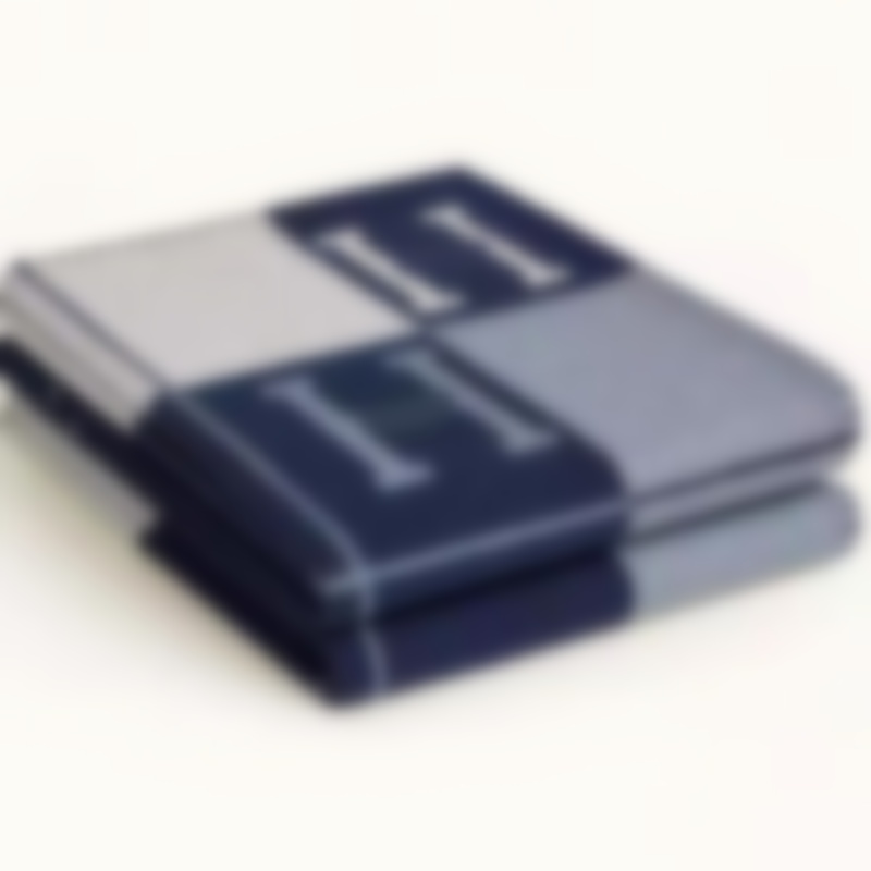 Designer blanket H cashmere and wool airplane blanket letter-patterned sofa blanket home textile office lunch break air-conditioning blanket