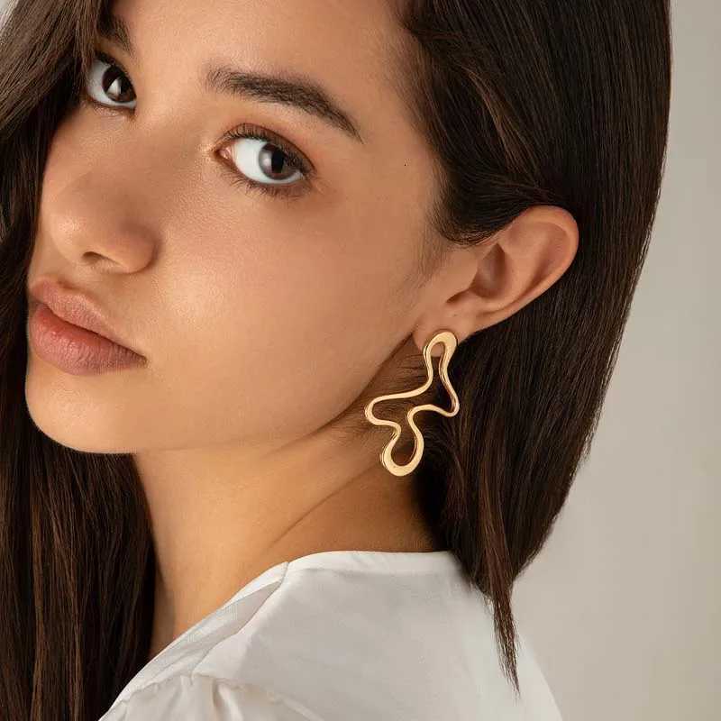 Minimalist Metal Irregular Hollow Pendant Earrings For Women Punk Gold Color Geometric Statement Earring Charm Ear Jewelry XJ250722