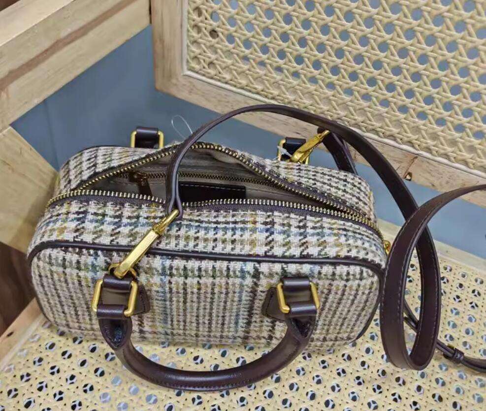 Designer Bags Luxury Fashion Portable Bowling 2025 New Autumn and Winter High-End One-Shoulder Messenger Bag Female Trend