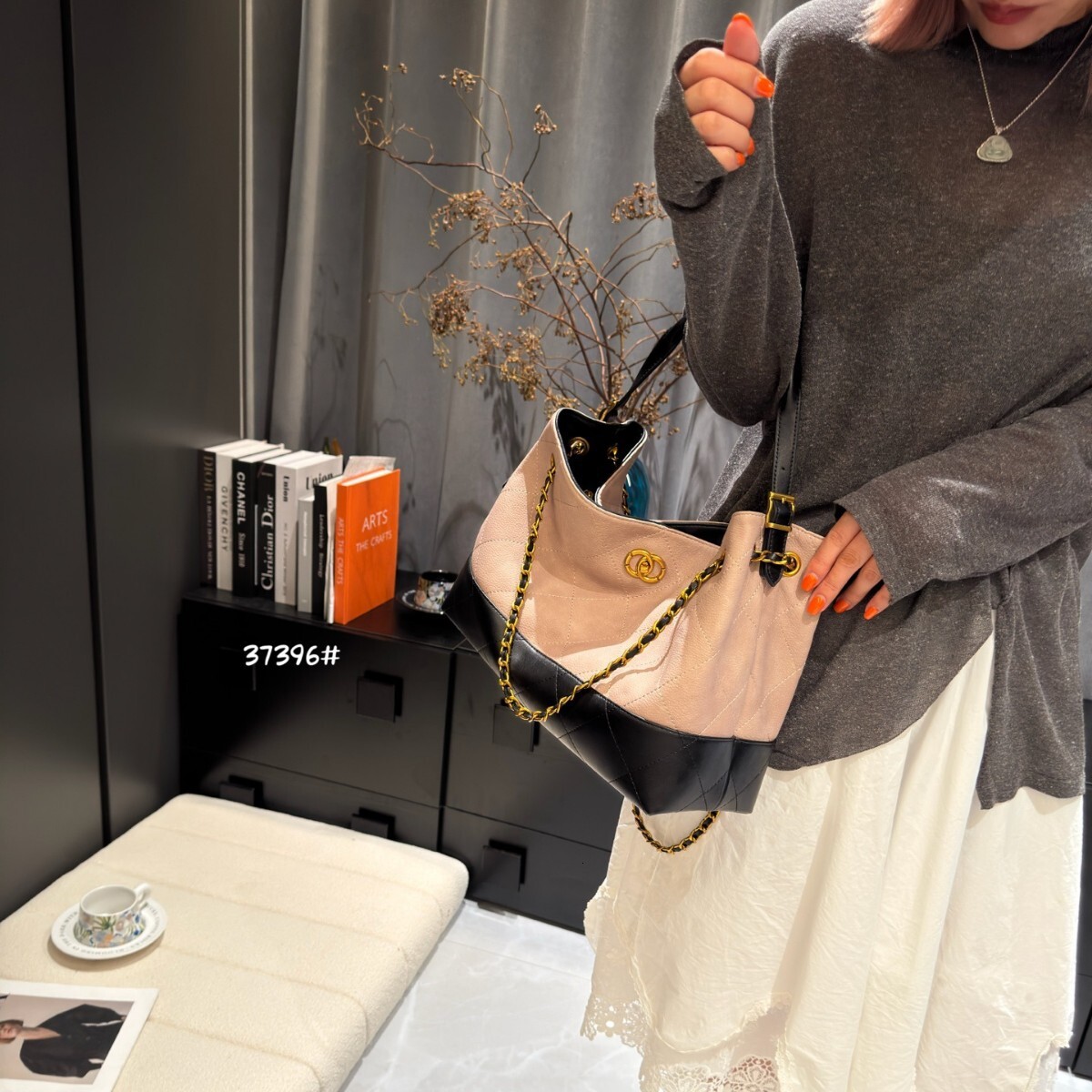 Free shipping designer bag 2025 New Style Wind Lingge Chain A Retro Lazy Style Large Capacity Tote Bag For Women Hobo Bag