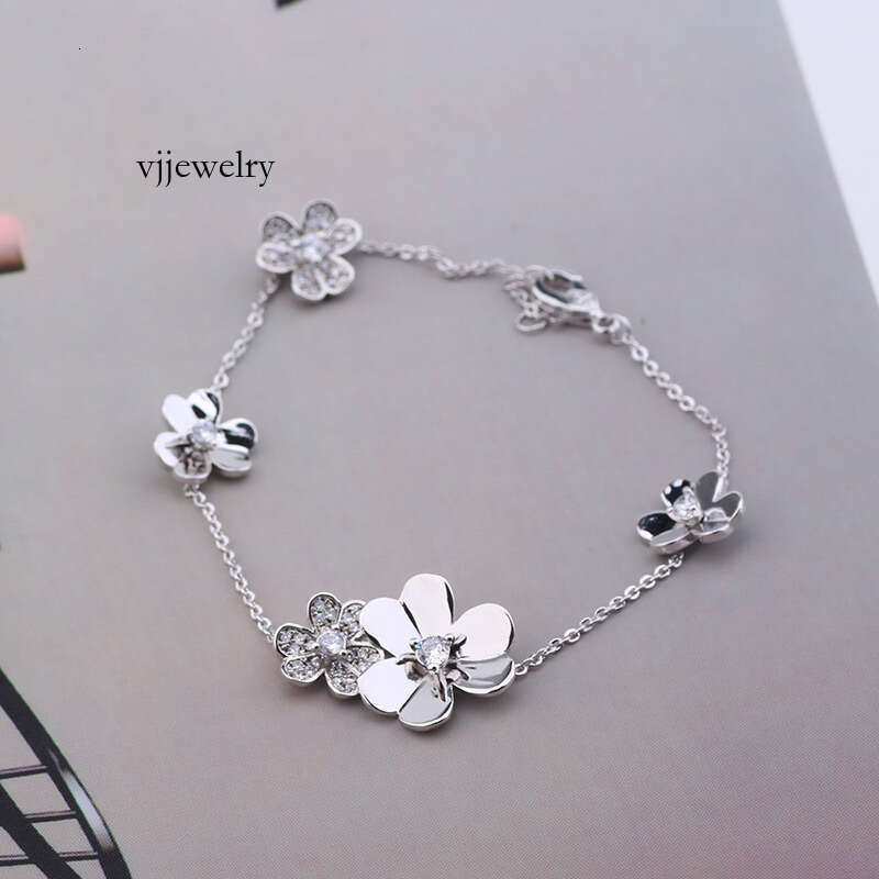 Elegant Letter Flower Titanium Steel Necklace MicroInlaid Zircon er Pendant with Gift Box Z250910