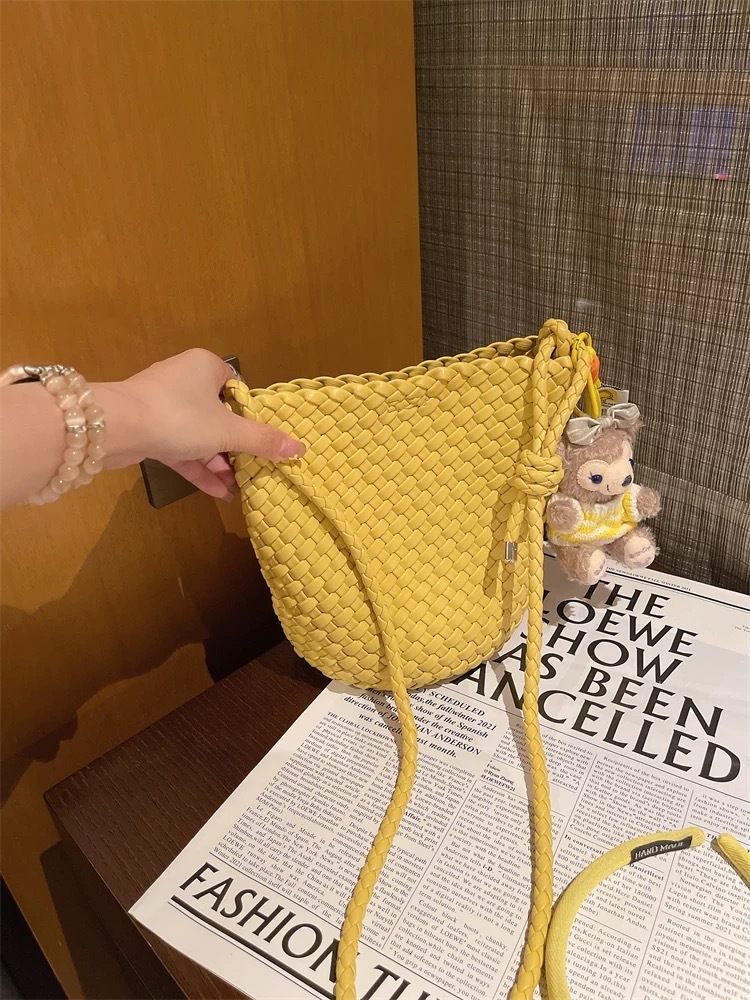 Free shipping designer bag 2025 Niche Woven Bucket Bag For Women New High End Fashion Versatile Bag Single Shoulder Bag Crossbody Small Bag