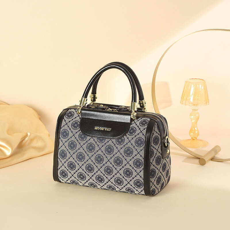 Luxury bag Designer Women's Boston Handbag Pillow Large Capacity Fashion Versatile Trendy Single Shoulder Crossbody Bag