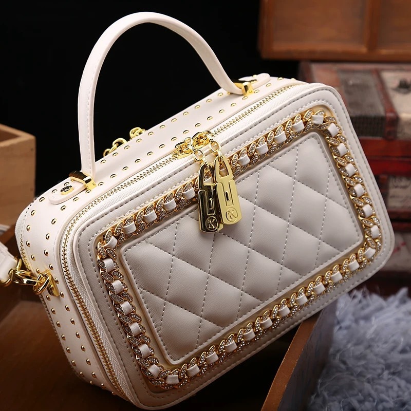 Free shipping designer bag 2025 Quilted Chain Diamond Studded Niche Handbag For Women New High End Fashion Single Shoulder Bag Crossbody Small Bag