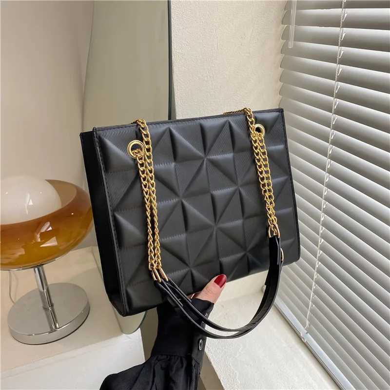 Ladies Fi Large Capacity Chain Bag Square Tote Bag Diamond Texture Shoulder Crossbody Daily Hundred Underarm Handbag Y250722