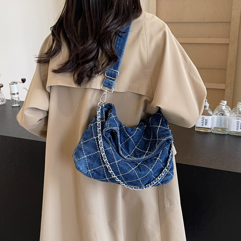2025 Summer new women's crossbody bag women's trend large capacity denim handbag new diamond chain underarm women's shoulder bag new de