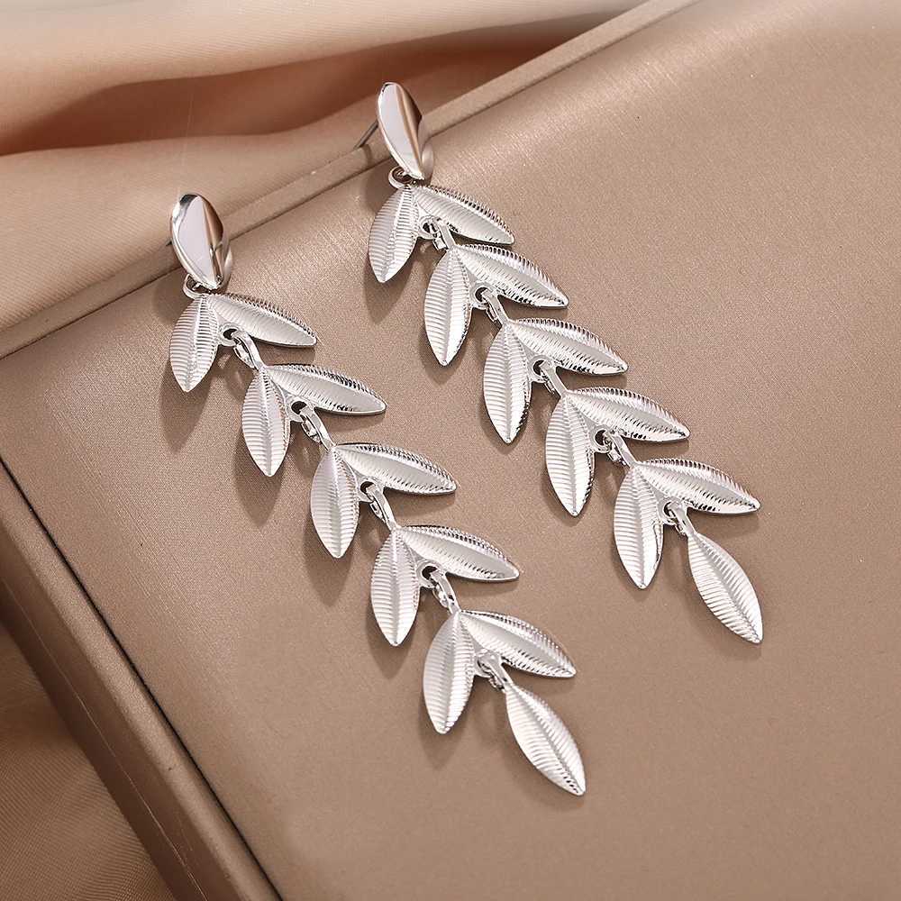 New Long Tassel Metal Leaves Earrings For Women Metallic Texture Splicing Pendant Earrings Fashion Female Jewelry Accessories XJ250722