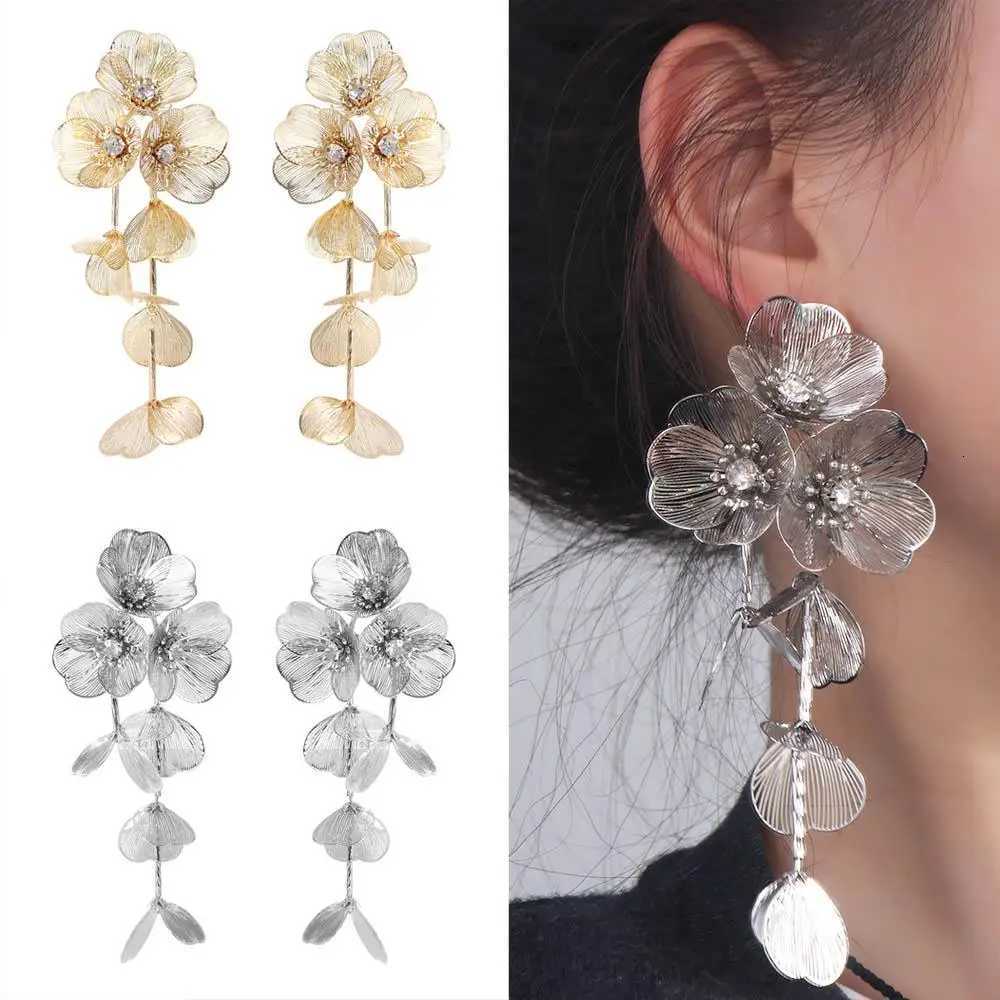 Exaggerated Big Flower Long Tassel Earrings Light Luxury Temperament Women Earrings Advanced Sense Metal Stud Earrings Wedding XJ250722