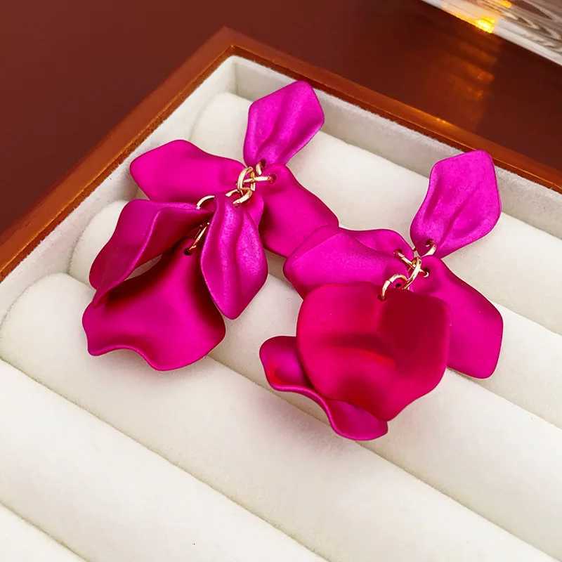 Irregular Petal Tassel Earrings for Women Exaggerate Personality Drop Earrings Light Luxury Solid Rose Jewelry Gift XJ250722