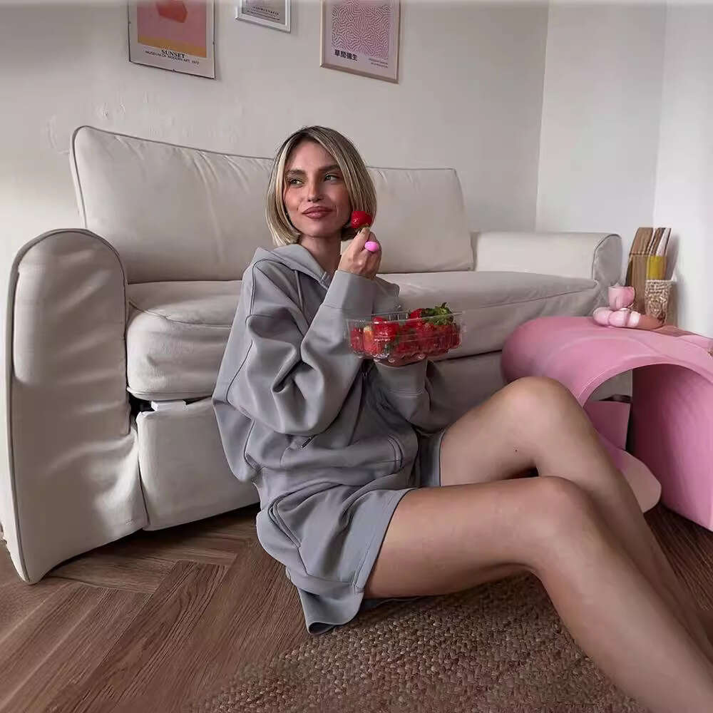 Fashion Women's Hoodie With Large Pocket Sweatshirt And Shorts Two-Piece Casual Set For Women B5