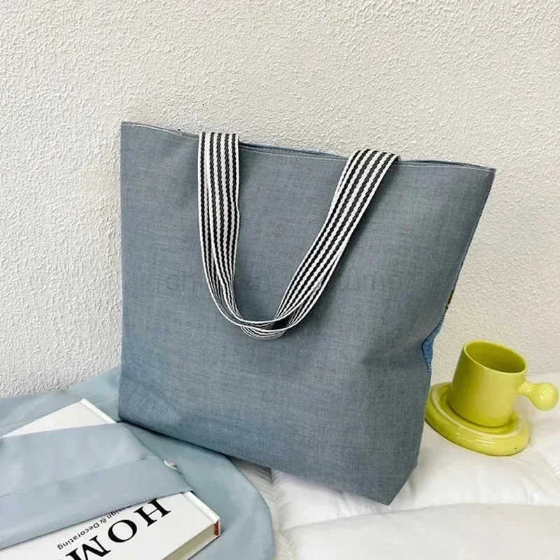 Disney Pooh Bear Shoulder Bags Cute Cartoon Winnie Retro High-capacity Canvas Outdoor Storage Bag Women Girl Handbags Beach Bag W250722