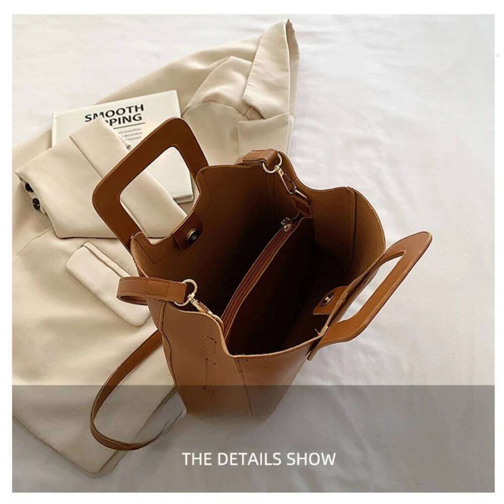 Fashion Popular Large Female New Hundreds Of Retro Senior Sense Shoulder Handheld Crossbody Bucket Bag