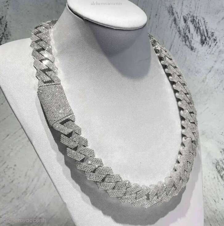 Hip-hop rapper Mohsen's sapphire necklace jewelry, VVS grade, Sturgie Sil material, 20mm, black, silver, rose gold sapphires, Cuban-style K gold 