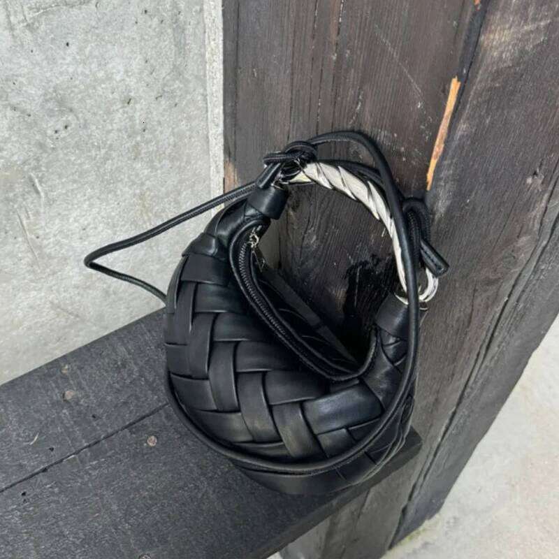 Woven Bird's Nest Brand Creative Design Dumpling Shape Comfortable Fabric Exquisite Commuter Handbag Shoulder Messenger Bag