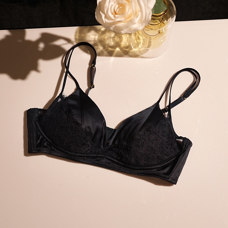 Yuyue 2025 New Spring Lace Lightweight Wireless Mulberry Silk Panties Triangle French Double Strap Women's Bra