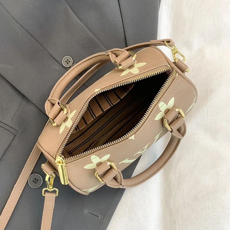Mini women designer waist bag flower print fanny pack luxury men chest bags chain and leather strap shoulder bag crossbody bags