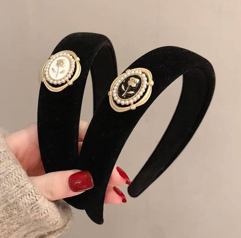 Black Vintage Velvet Hairbands Luxury French High-top Headbands with Letters Premium Red Velvet Hairbands