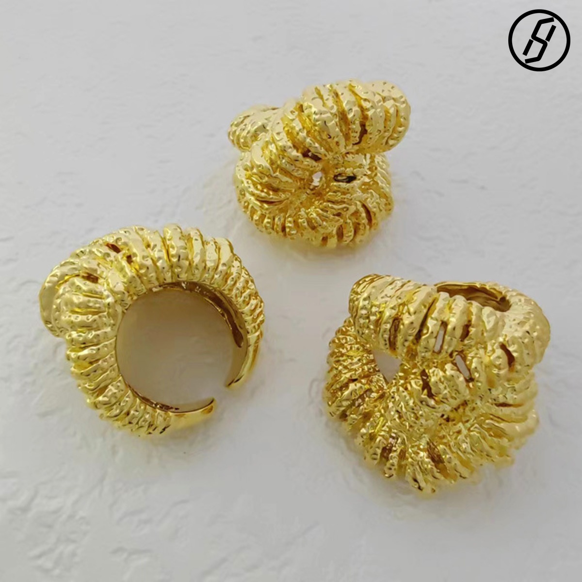 Gold Lava Ring European and American Luxury Niche Fashion Exquisite Personalized Vacuum Copper Gold-plated Retro Bracelet Designer Women's Jewelr