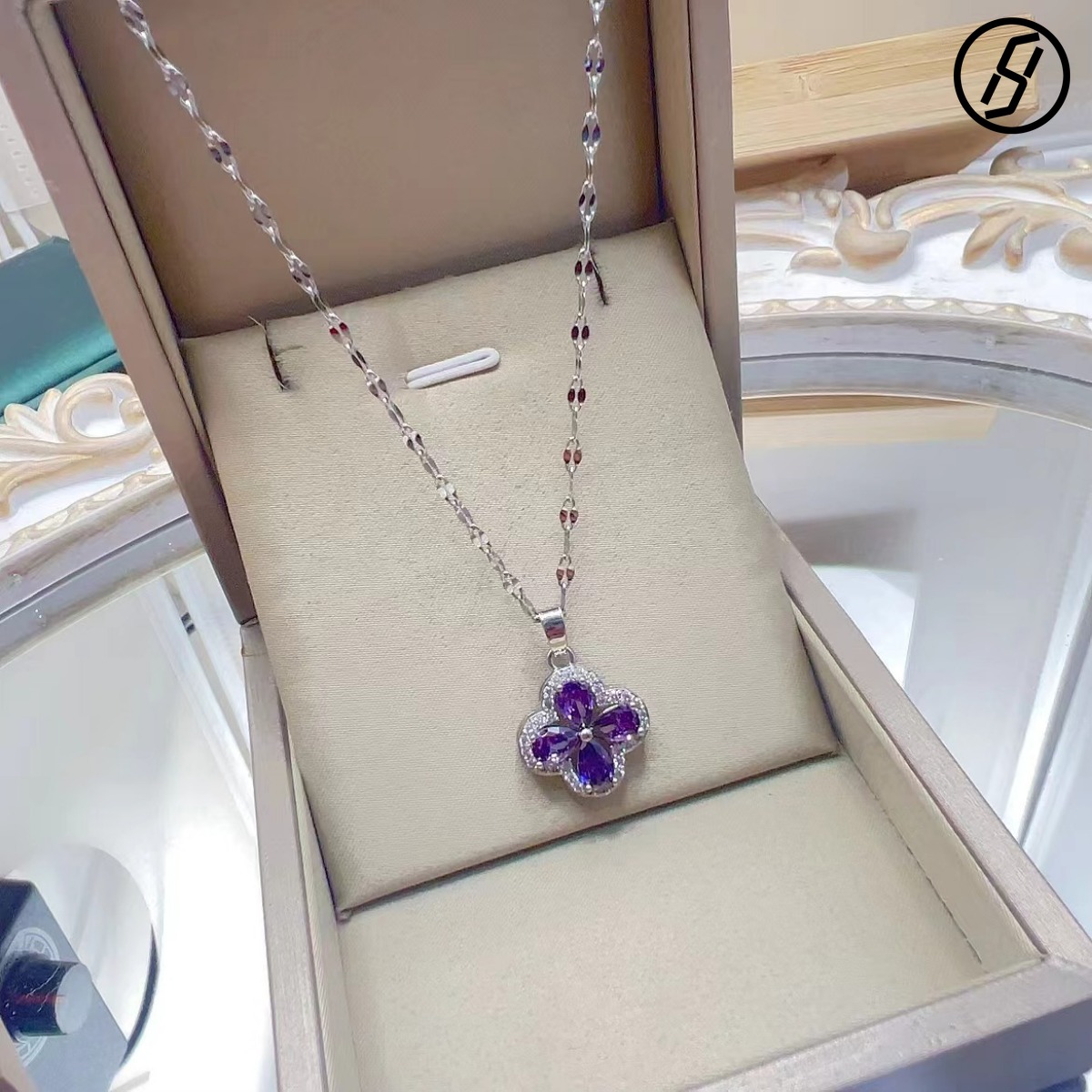 Micro-inlaid Zircon Violet Four-leaf Clover Necklace Accessories Titanium Steel for Women Light Luxury Versatile Clavicle Chain Designer Necklace