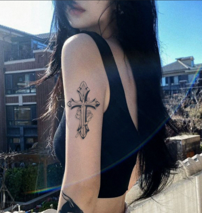 Chain cross pattern juice tattoo sticker European and American hot girl's high-end arm washable tattoo color tattoo
