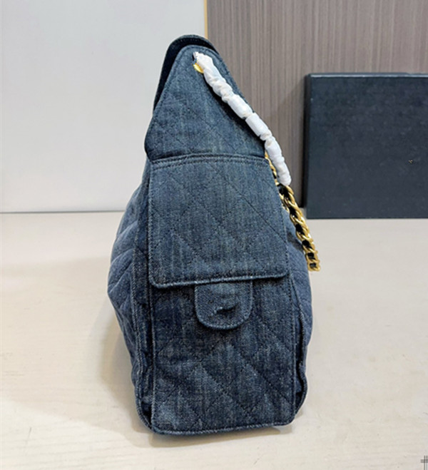 The denim bag is fashionable and practical, making it an excellent companion for shopping, studying, or working.