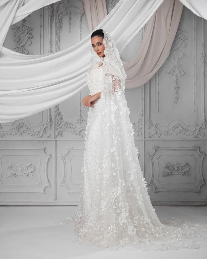 3D Flowers Wedding Veils Sequins Lace Edge Long Length Bride Hoodie Customized Wedding Accessories