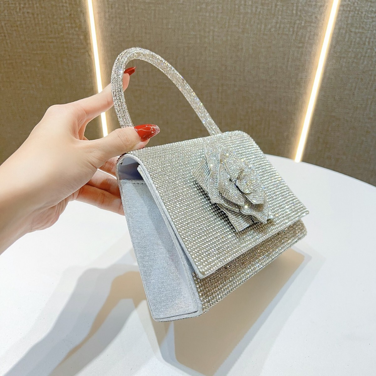 Summer new women's crossbody bag new handbag rhinestone women's flower chain small square bag handbag new women's shoulder bag new desi