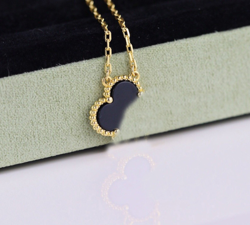 2025 Luxurious quality flower pendant necklace with white shell in 18k gold plated for women wedding jewelry gift drop shipping PS3451